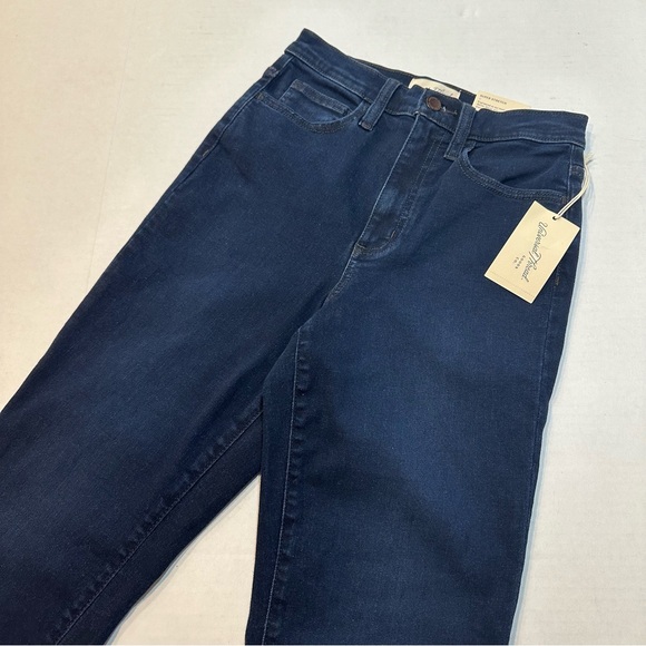Universal Thread High Rise Ankle Bootcut Jeans Dark Wash, New w/ Tags, Size 6 - Picture 3 of 15